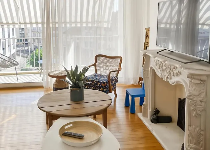 Appartement App 94 M2, Balcon, Ascenseur, 2 Ch, 4 Couchages Aurillac